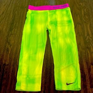 Nike, Girls Cropped Leggings